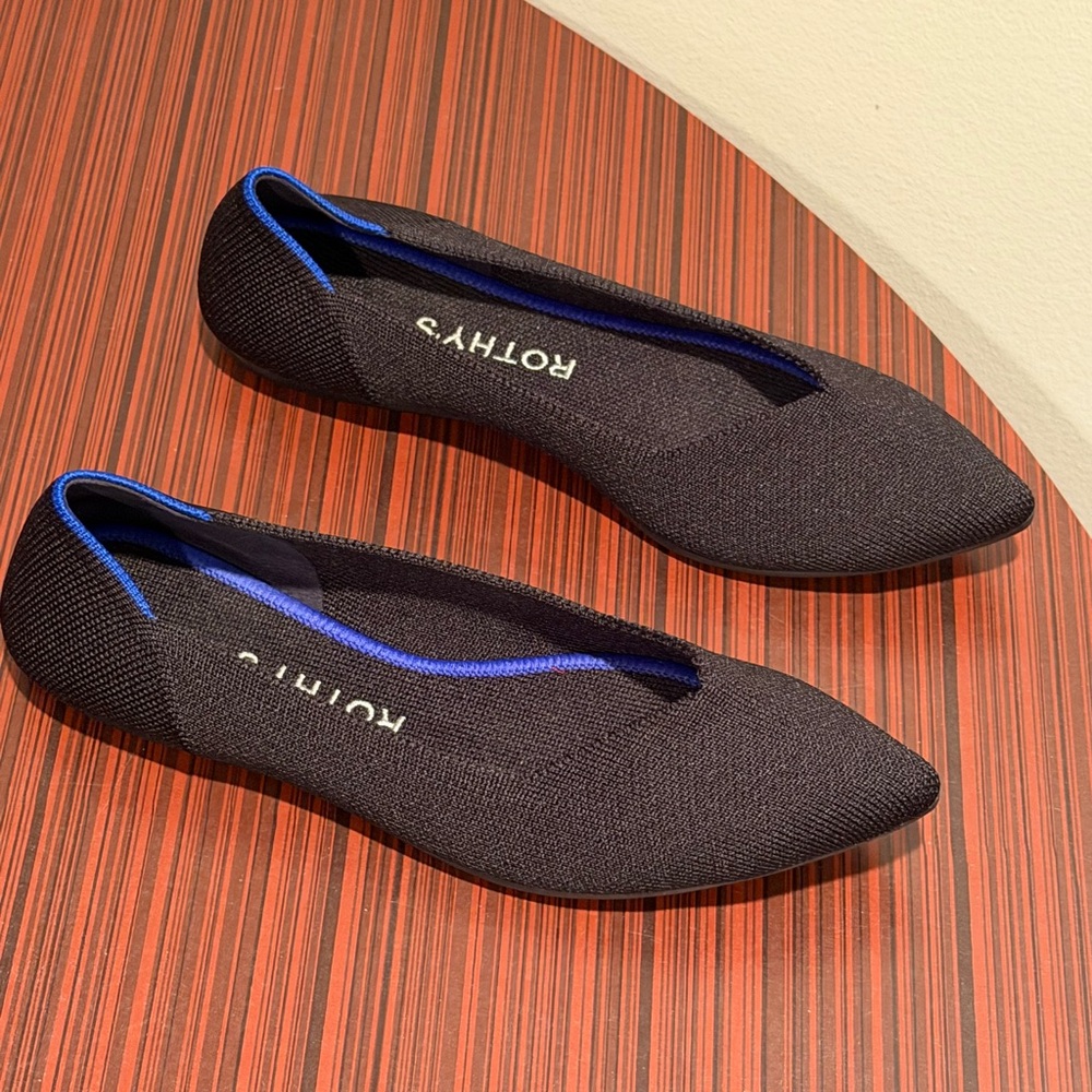 Rothy's Black The Point II Flats Size 6 Like New - Picture 2 of 3